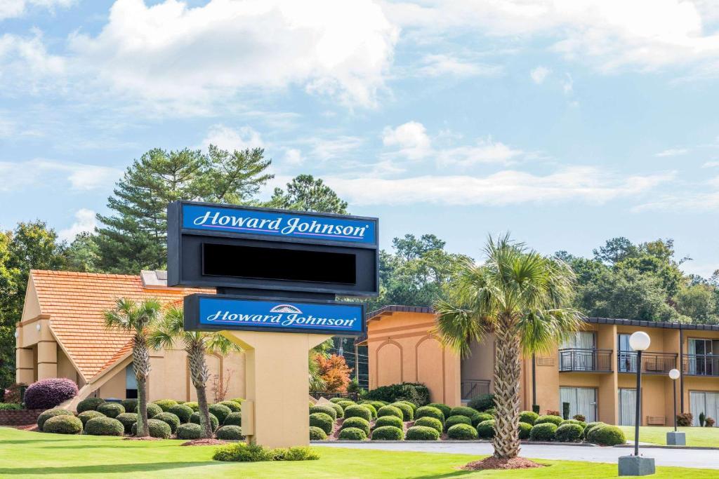 Howard Johnson by Wyndham Athens Main image 1